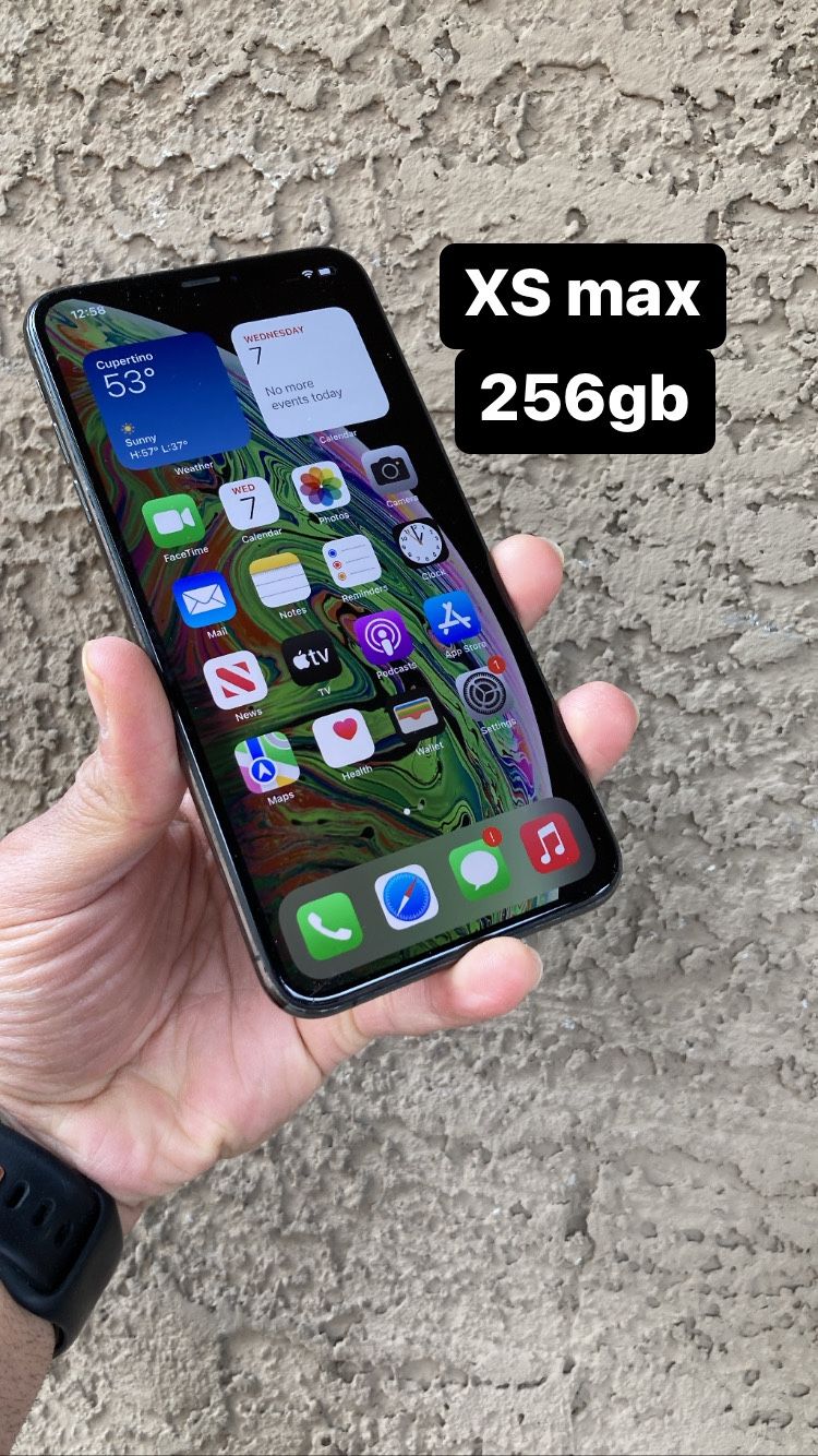 iPhone XS Max 256gb. Like New And Unlocked!