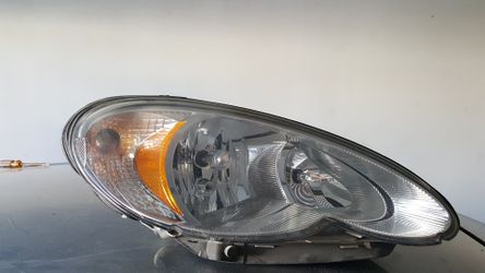 2006 Chrysler pt cruiser right passenger side headlight