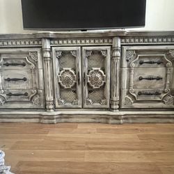 Excellent condition dresser