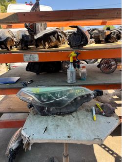 Toyota corolla RIGHT USED OEM HEADLIGHT (2017-2019)