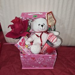 Valentine gift Baskets with perfumes can the m more