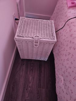 Wicker laundry basket
