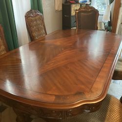 Dining Room Table 