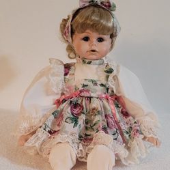 Sitting Vintage / Victorian Porcelain Doll