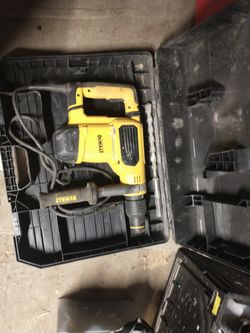 Only Used For 1 Job In Great Condition Black And Yellow DeWALT - D25481K Combination Hammer Kit 
