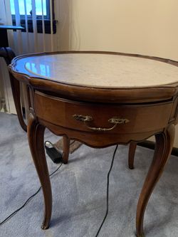 End table/ lamp table. Vintage. Maple wood. Marble center. Brass handle great condition.