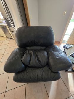 Beautiful leather leather rocking chair
