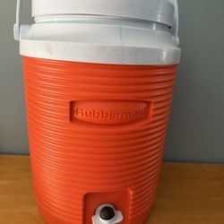 Rubbermaid Water Cooler with Spigot