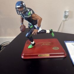 Russell Wilson Statue 