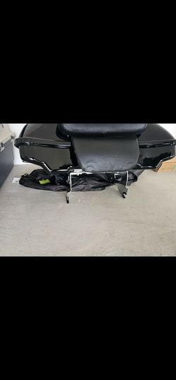 Road glide trunk quick release