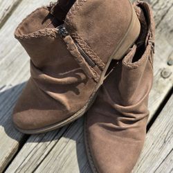 Report Brown Suede Ankle Boots Size 8½ - So cute!