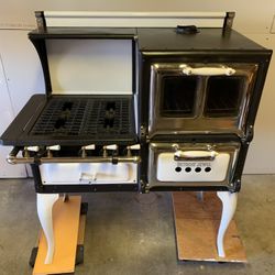 Beautiful Refurbished Antique Detroit Jewel Gas Oven And Stove For Sale.   