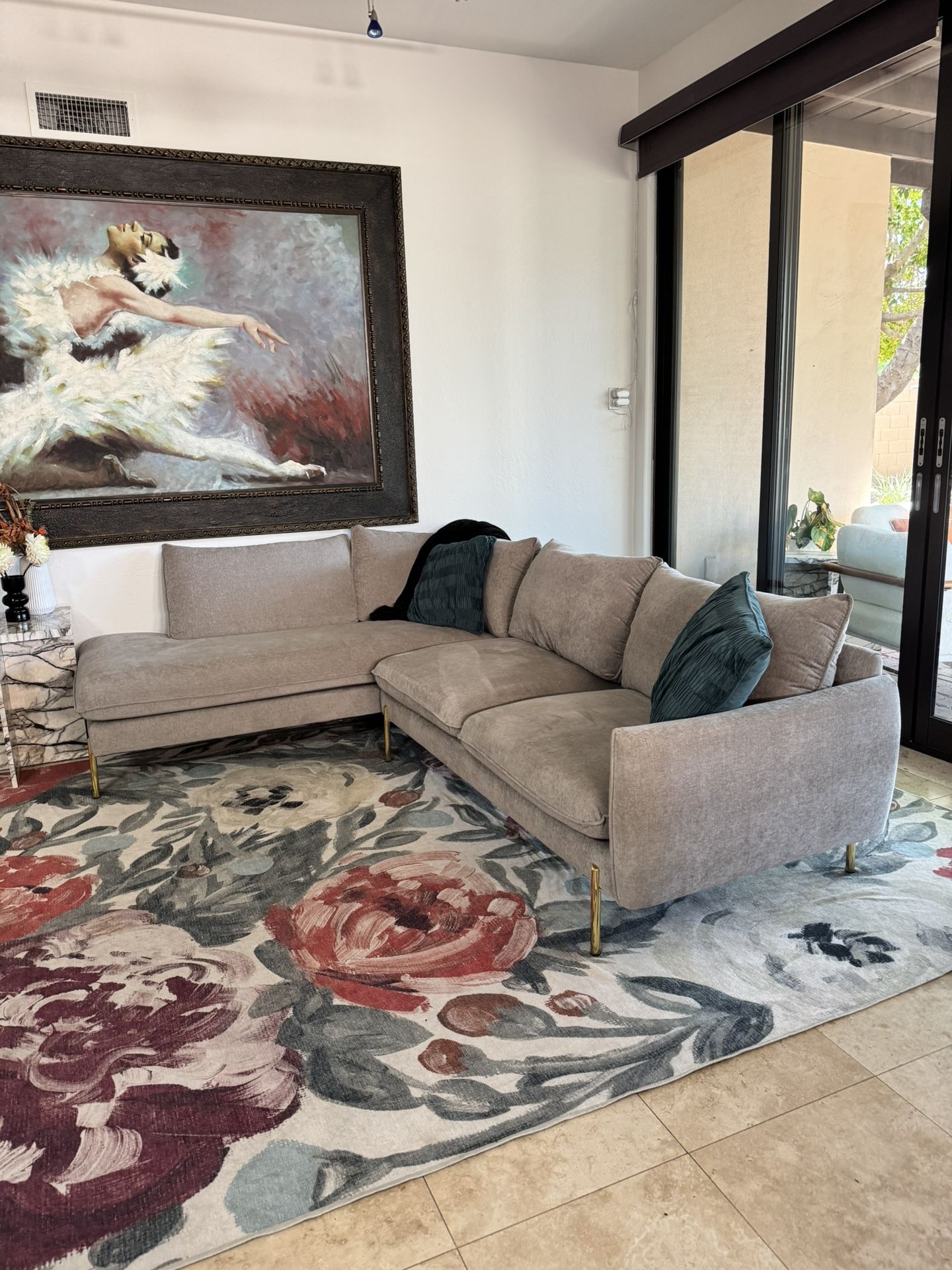 Couch Left Facing Castelry