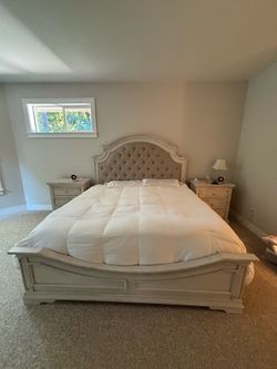 King & Queen Beds, Dressers & Night Stands