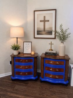 PAIR OF NIGHTSTANDS