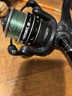 Penn pursuit III 2500 -Spinning Reel -Superline Ready $50 Obo