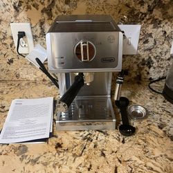  Cafetera De Longhi ECP3420.     15 Bares. 