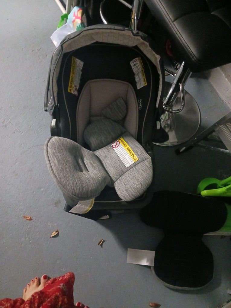 1 Car Seat 