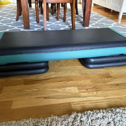 Exercise Aerobic Step Platform, Adjustable Fitness Stepper with 4 Stackable Risers, Aerobics Stepper Workout Stepper for Home Gym Cardio Strength