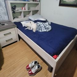 Cama Sin Colchon Y Tocador 