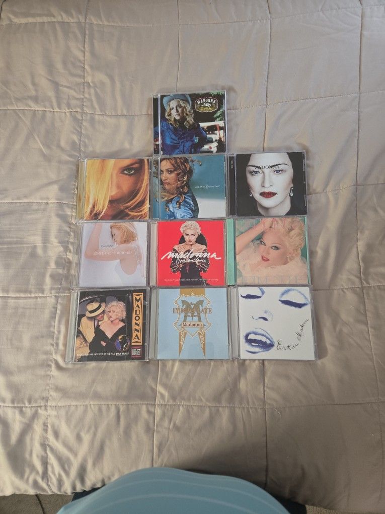 Smitty's Cd 💿 Emporium
