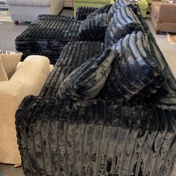 10ft Black Super Plush Sectional. Brand New Custom Made Just Arrived $40 Down Ez Finance  Get It Now. 