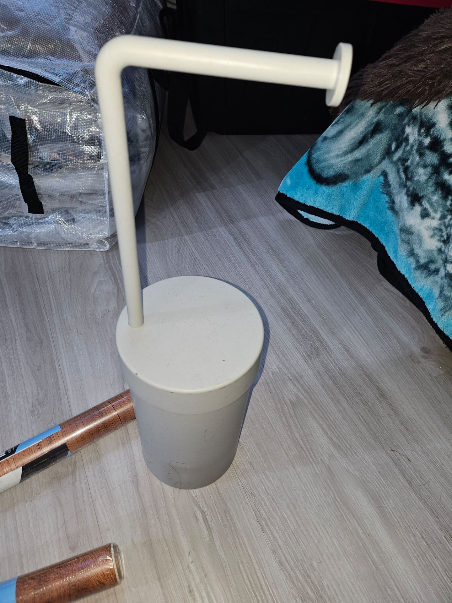 Toilet paper holder
