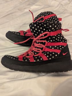 Nike Girls Fur lined Cold Weather Boots size 3.5 Y Kids