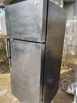 GE BLACK TOPFREEZER REFRIGERATOR (DELIVERY AVAILABLE)