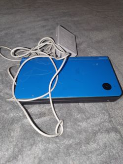 Nintendo DSi Blue charger included