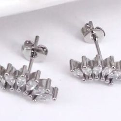 GOLD or SILVER MARQUIS CRYSTAL CARTILAGE STUD EARRINGS 