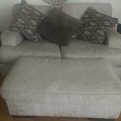 Couch 🛋️ $150 With Autumn& pillows everything that you see in the picture comes with the couch  Grey Wood Table Only $35