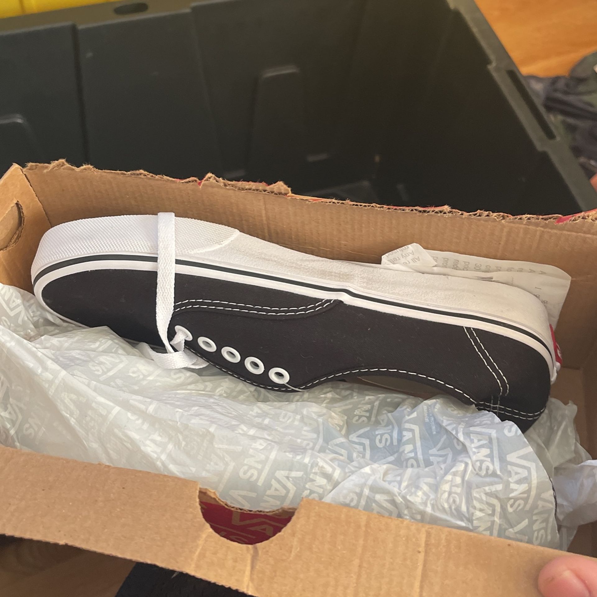 Size Men’s 7 Women’s 8.5 Vans Era