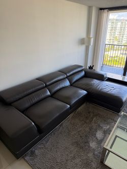 Modani Bergamo Leather Sofa With Built In Ottoman