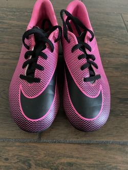 Youth Girl Cleats Pink Size 3