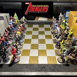Marvel Avengers Chess Set With Chessboard 