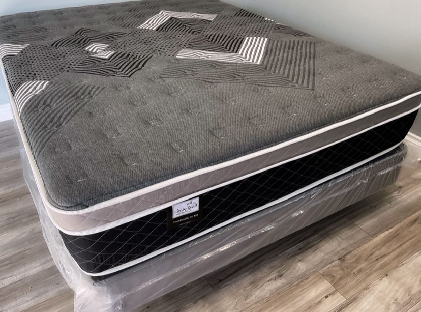 Queen Oasis Thermal Comfort Europillow Top 12inch Mattress!!