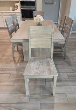 Beautiful Pier1 Dining Set
