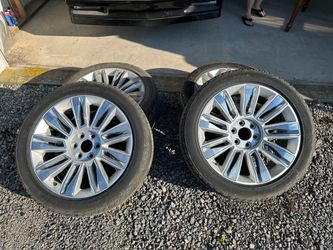 4x 22 Inch Tires + Cadillac Wheel Caps & Lug Nuts (Set of 4)