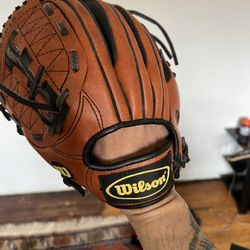 WILSON BASEBALL GLOVE