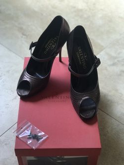 Designer Valentino Heels 38.5 with box!