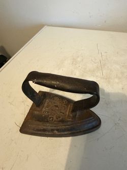 Antique Cast Iron Sad Iron Flat Iron Primitive Clothes Pressing Iron 5.5”