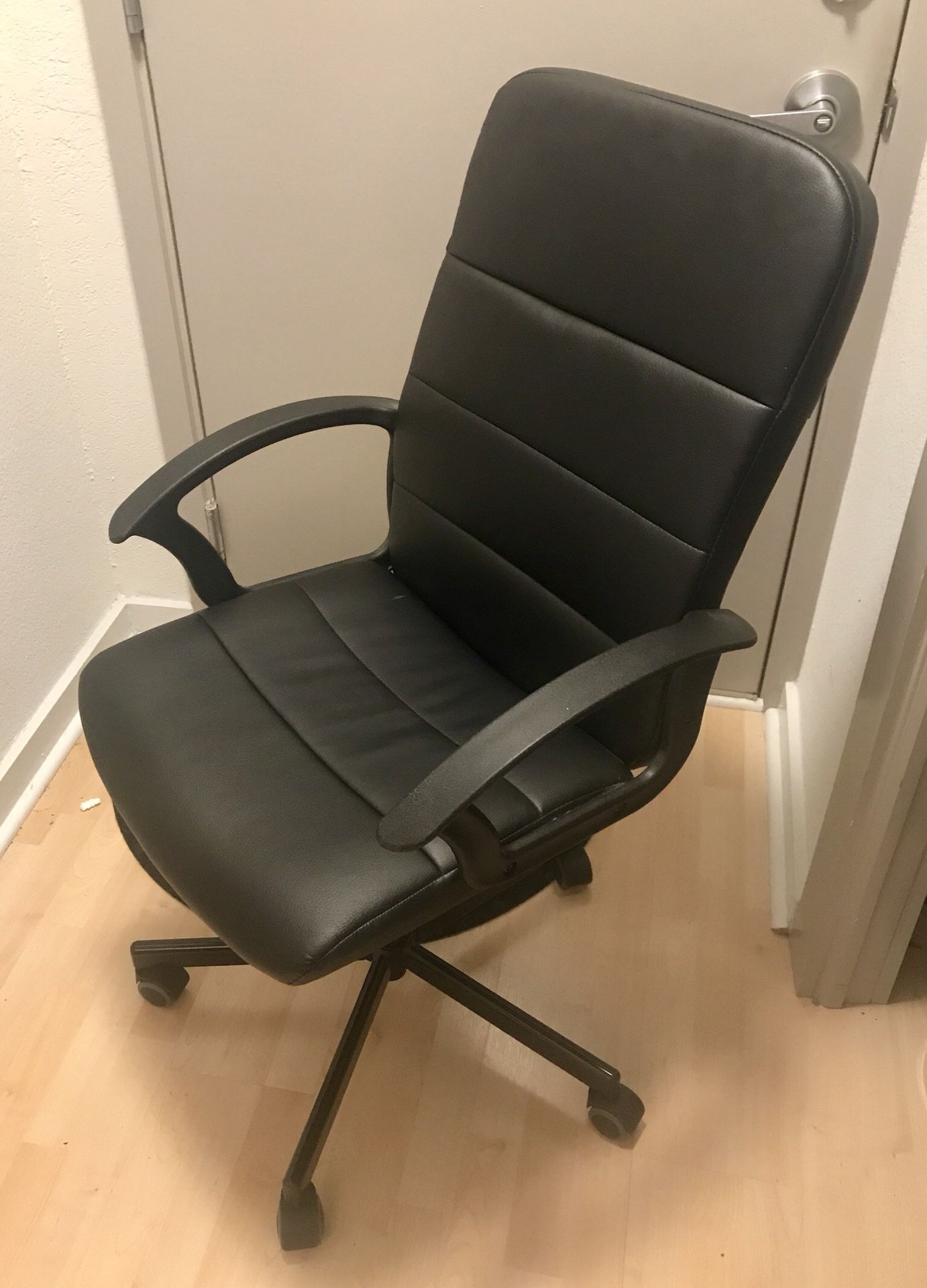 $30 - Adjustable Leather Office / Desk Chair on Wheels