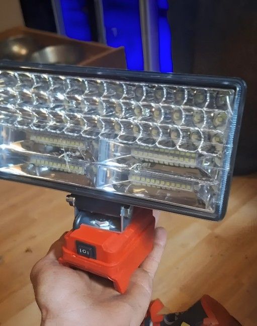 NEW SUPER BRIGHT WORK LIGHT ADAPTER FOR MILWAUKEE M18 18V Portable Flood Work Light w/2 USB PORTS