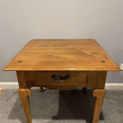 Vintage Ethan Allen Heirloom Nutmeg Maple Side Table