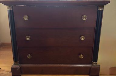 3 Drawer Chest - Fleetwood Fine Furniture Inc.