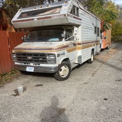Classic Coachman/V8 / Low Miles /Runs Great/Refrigerator/ Stove/Bathroom/ Flip T.v Radio/2 Kicker Box’s/Sound’s/$4,500