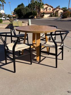 Round Dining Table + 4 Black Wishbone Chairs