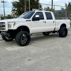 Moto metal 24x14 for Ford f250 lug 8x170