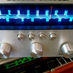 Marantz Stereophonic Receiver 2220 Designed In USA Produced In Japan! Vintage 1972 20 Vintage Watts Per Channel Absolutely Stunning Very Potent!
